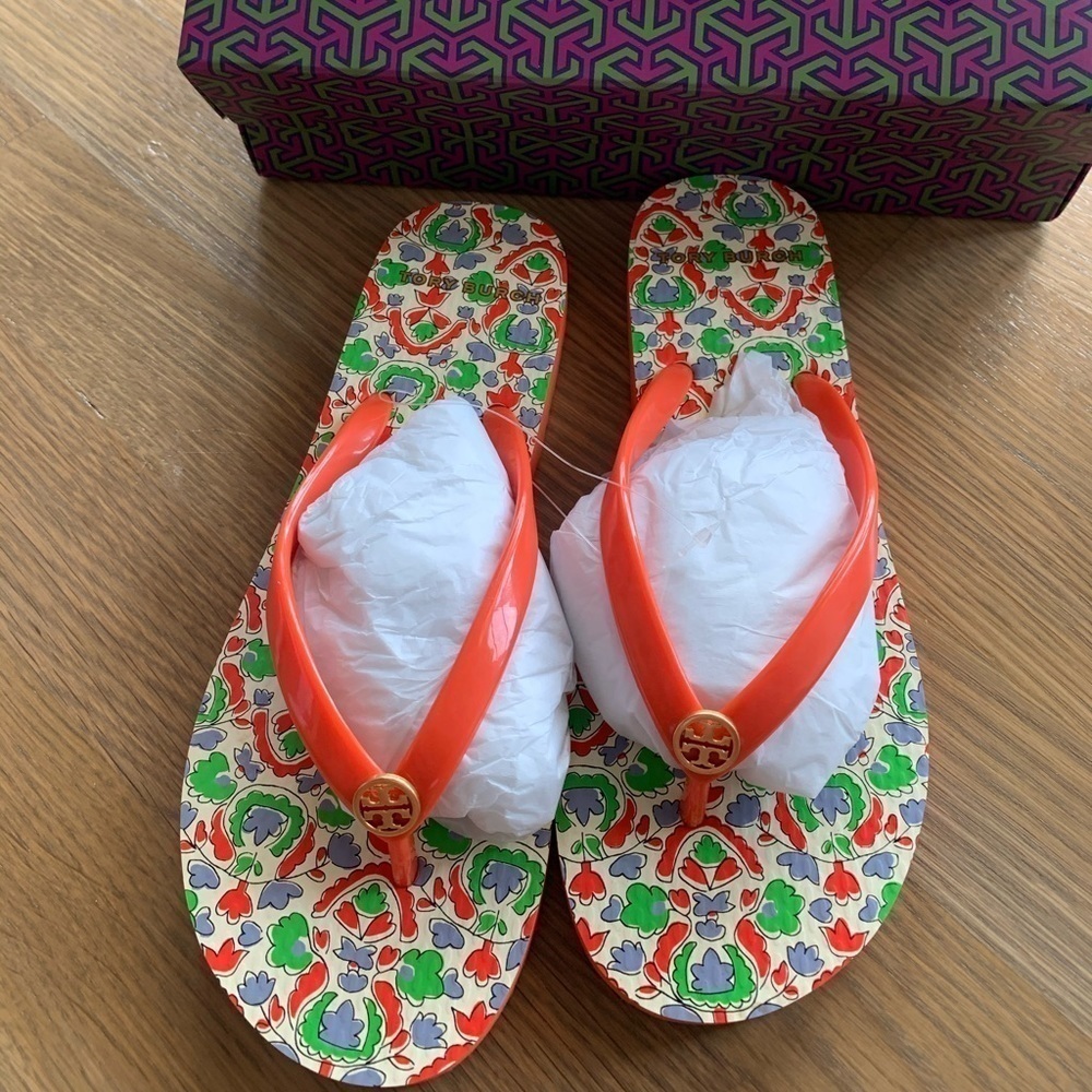 Tory Burch Printed Thin Flip-Flop: Poppy Red Paisley - Picture 2 of 7